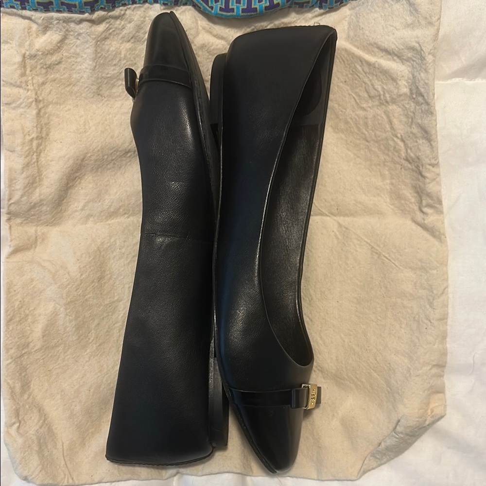 Tory Burch Black Leather Flats with Gold Accent - Picture 3 of 6
